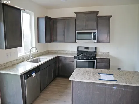 1421 W 15th Avenue La Center WA 98629