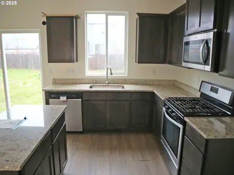 1421 W 15th Avenue La Center WA 98629