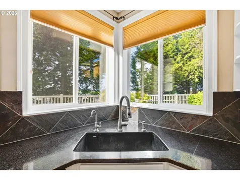 1100 SE 179th Court Vancouver WA 98683