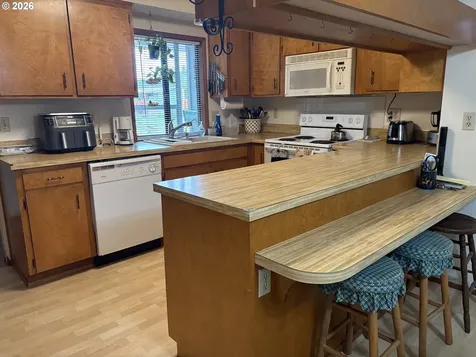 392 S 37th Street Springfield OR 97478