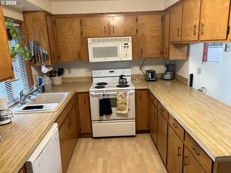 392 S 37th Street Springfield OR 97478
