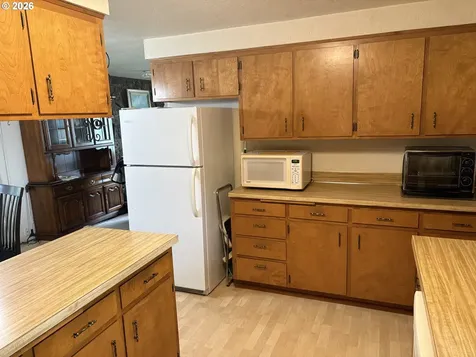 392 S 37th Street Springfield OR 97478