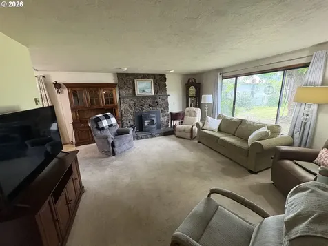 392 S 37th Street Springfield OR 97478