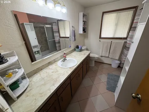 392 S 37th Street Springfield OR 97478