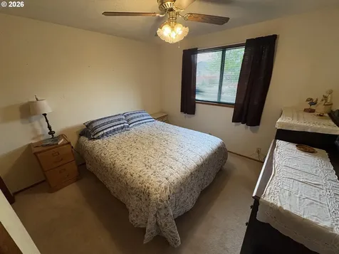 392 S 37th Street Springfield OR 97478