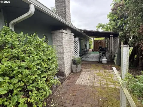 392 S 37th Street Springfield OR 97478