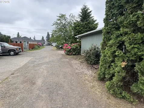 392 S 37th Street Springfield OR 97478
