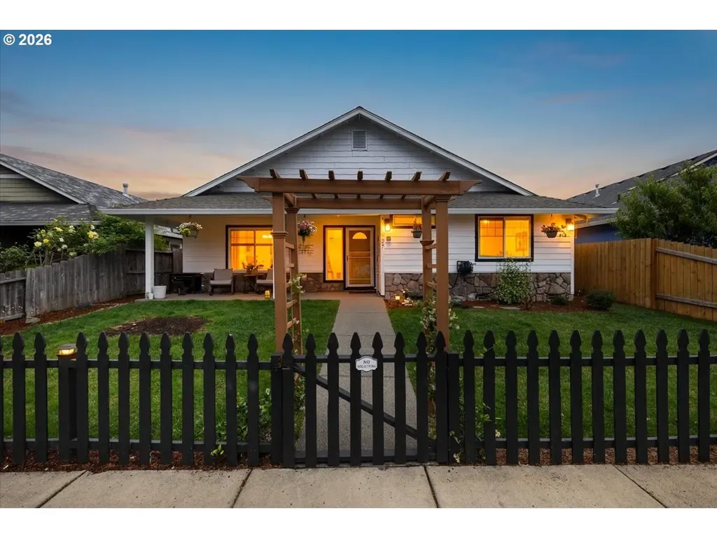 127 SW Vicki Lane Grants Pass OR 97526