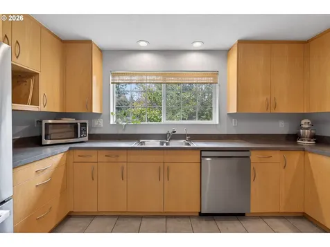 4103 SW Lee Street Portland OR 97221