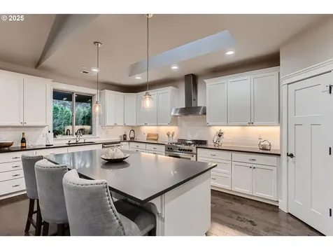 12241 SW 13th Court Portland OR 97219