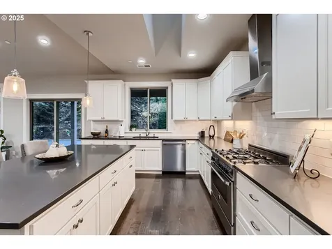 12241 SW 13th Court Portland OR 97219