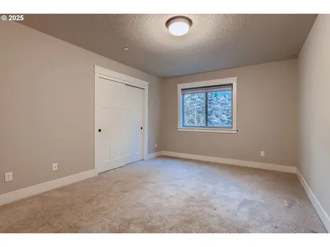 12241 SW 13th Court Portland OR 97219