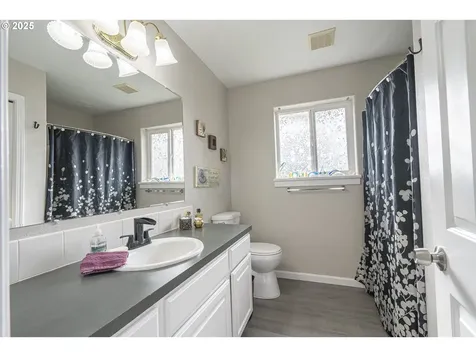 4826 Manning Drive NE Salem OR 97305