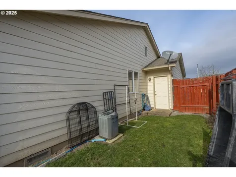 4826 Manning Drive NE Salem OR 97305