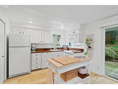 6535 SW Canyon Court Portland OR 97225