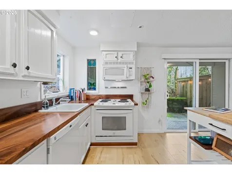 6535 SW Canyon Court Portland OR 97225