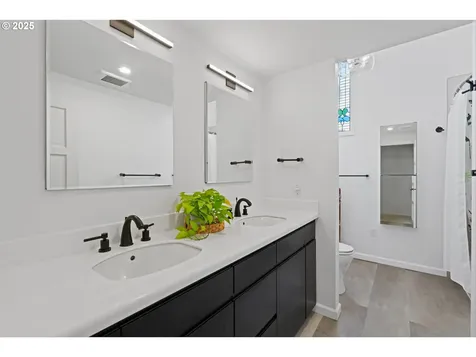 6535 SW Canyon Court Portland OR 97225