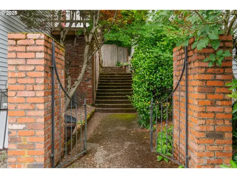 6535 SW Canyon Court Portland OR 97225