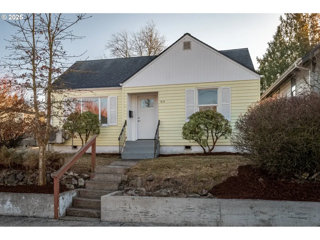812 Harris Street Kelso WA 98626