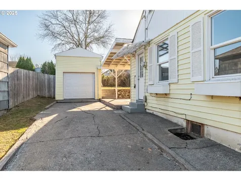 812 Harris Street Kelso WA 98626