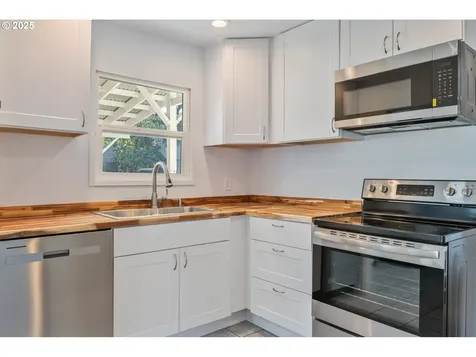 812 Harris Street Kelso WA 98626