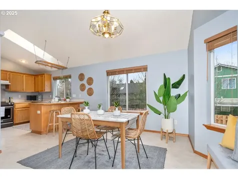 926 SE Dix Court Troutdale OR 97060