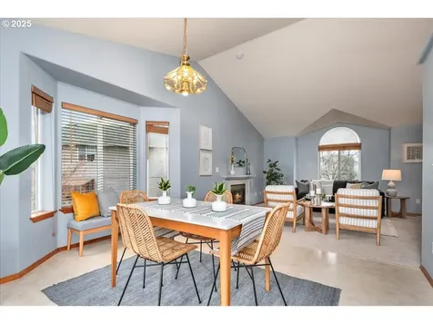 926 SE Dix Court Troutdale OR 97060
