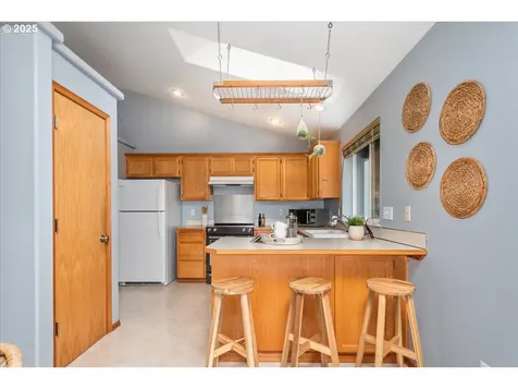 926 SE Dix Court Troutdale OR 97060