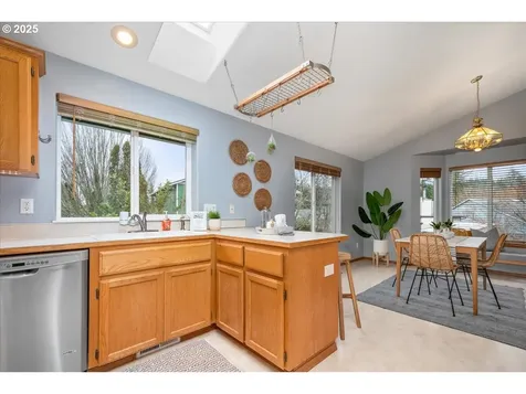 926 SE Dix Court Troutdale OR 97060