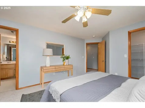 926 SE Dix Court Troutdale OR 97060