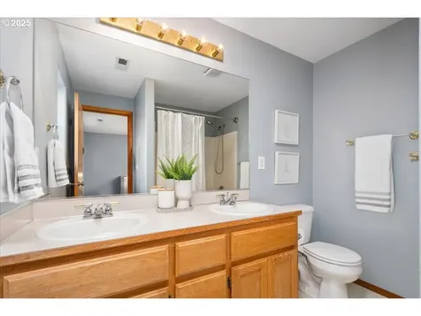 926 SE Dix Court Troutdale OR 97060