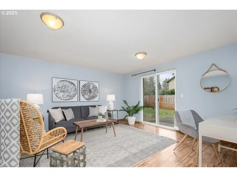 926 SE Dix Court Troutdale OR 97060