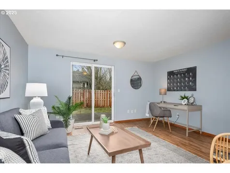 926 SE Dix Court Troutdale OR 97060