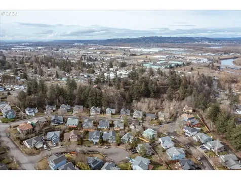926 SE Dix Court Troutdale OR 97060