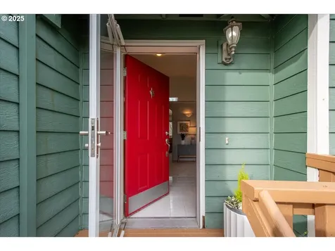 926 SE Dix Court Troutdale OR 97060