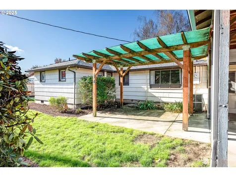 1090 Nyssa Street Junction City OR 97448