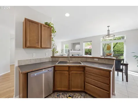 1798 S 57th Place Springfield OR 97478