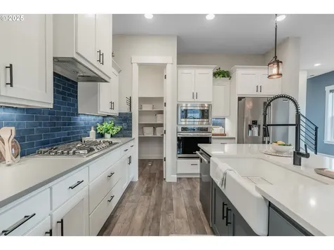 6883 SE Provence Street Hillsboro OR 97123