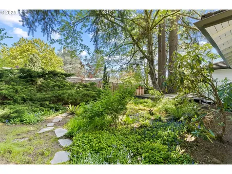 8330 SW Carmel Court Portland OR 97223