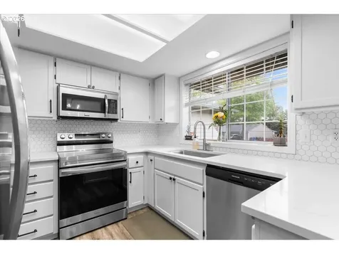 1784 Whitcomb Drive NW Salem OR 97304