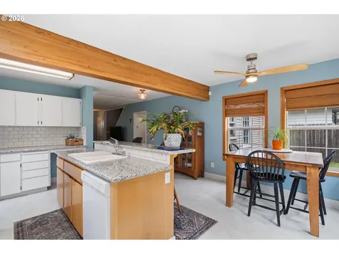 705 NW 41st Street Vancouver WA 98660