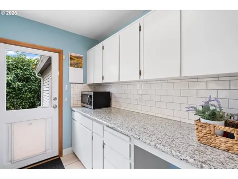 705 NW 41st Street Vancouver WA 98660