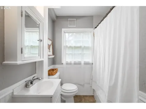 705 NW 41st Street Vancouver WA 98660