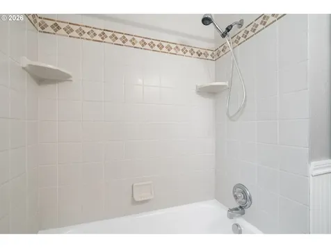 705 NW 41st Street Vancouver WA 98660