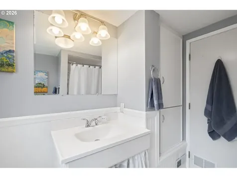 705 NW 41st Street Vancouver WA 98660