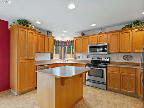 311 NW 147th Circle Vancouver WA 98685