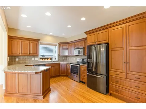 2709 N Holiday Lane Newberg OR 97132