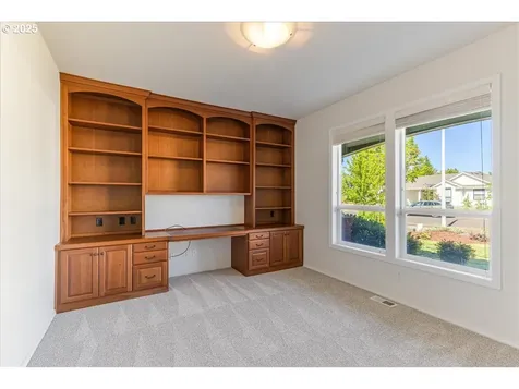 2709 N Holiday Lane Newberg OR 97132