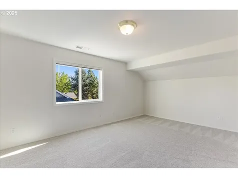 2709 N Holiday Lane Newberg OR 97132