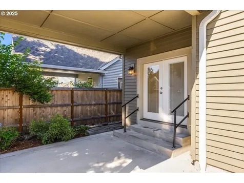2709 N Holiday Lane Newberg OR 97132